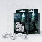 Q Workshop Runic White & Black 7 Dice Polyset