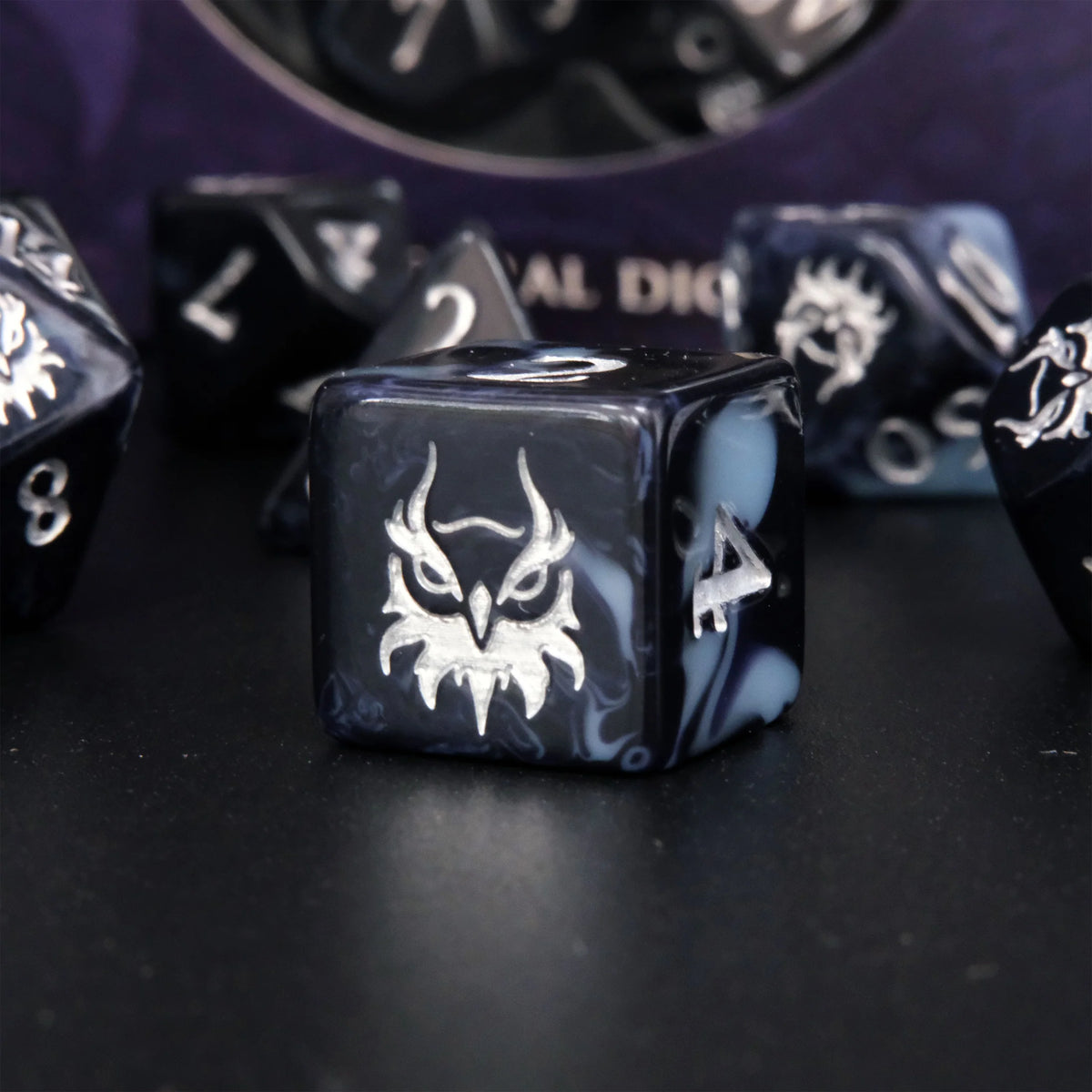 Dice Tomes Owlbears Bane 7 Dice Polyset + Coin