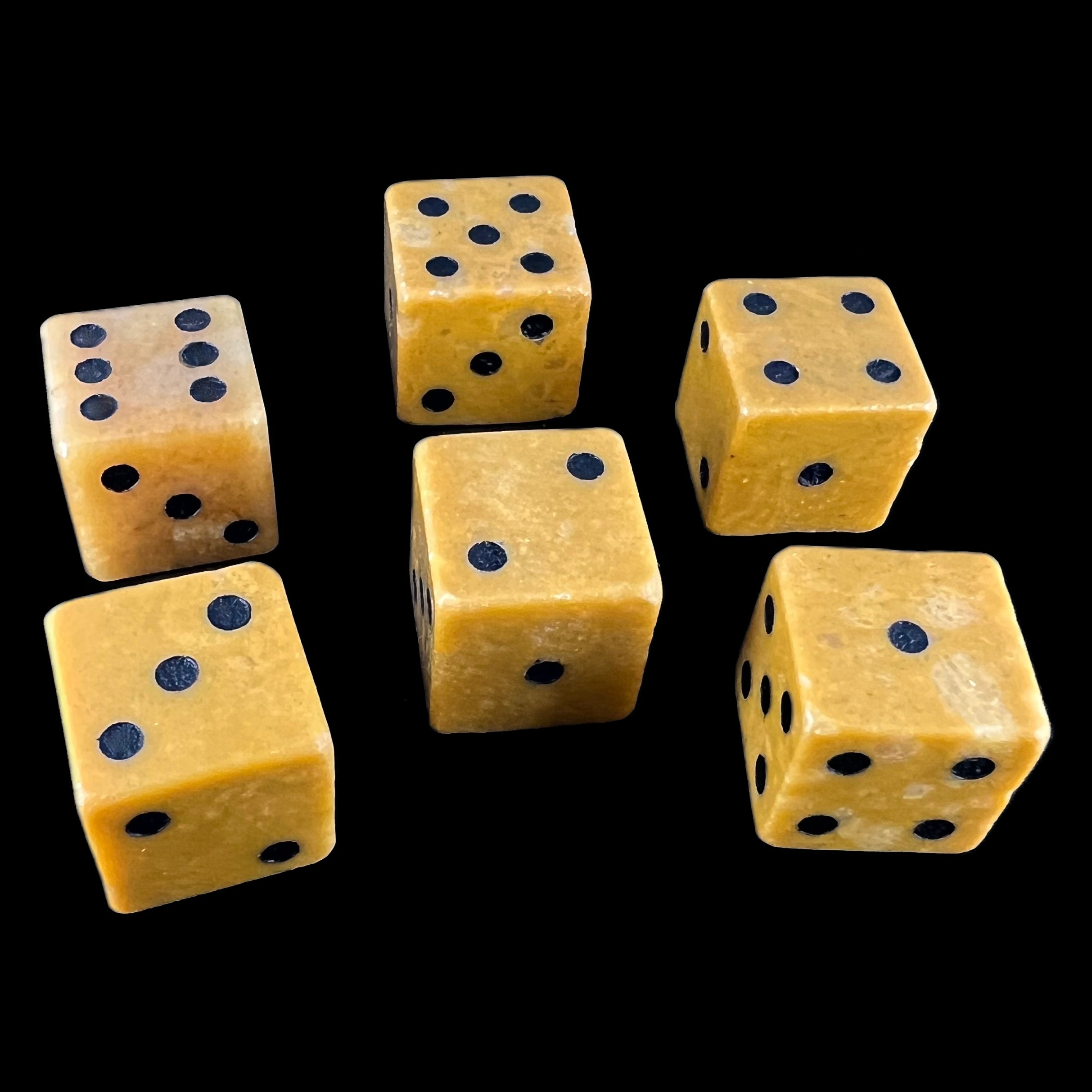 TDSO Gemstone Jade Yellow & Black 6 x D6 Spot Dice Set In Padded Case