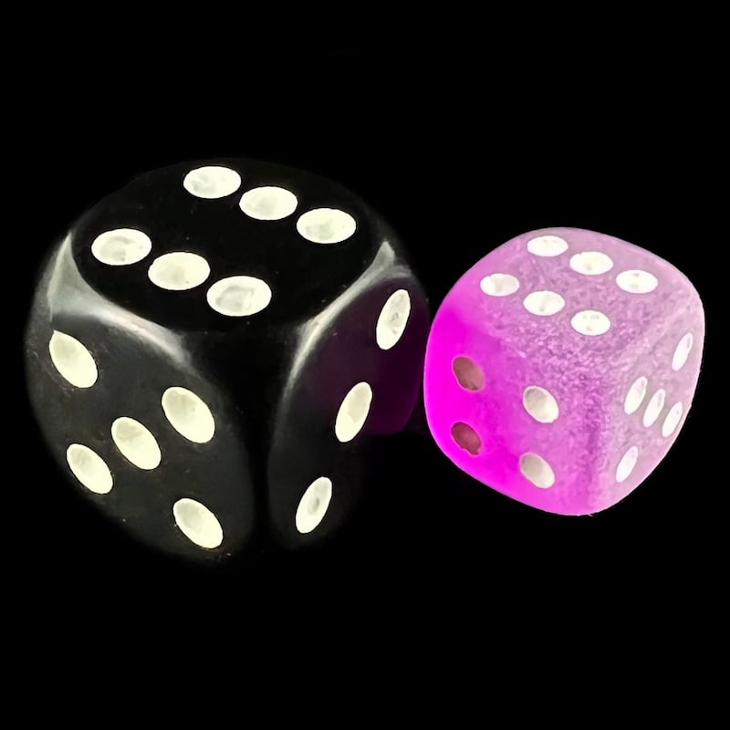 Chessex Frosted Purple & White 12mm D6 Spot Dice - Discontinued
