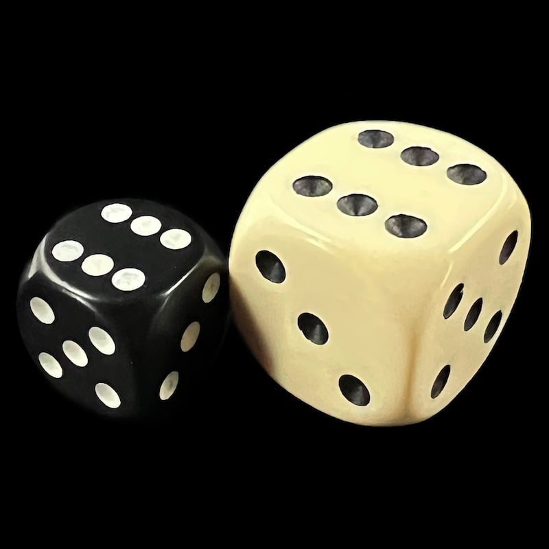 D&G Opaque Ivory & Black JUMBO 22mm D6 Spot Dice