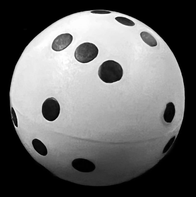 D&G Opaque White & Black Ball 'Round' 22mm D6 Spot Dice