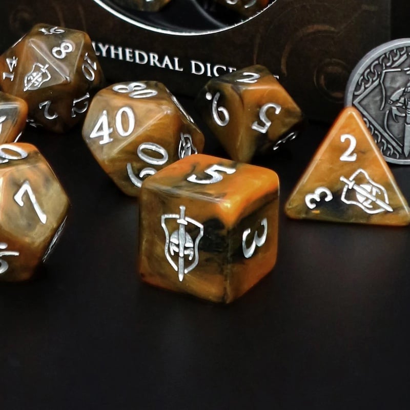 Dice Tomes Fighter 7 Dice Polyset + Coin