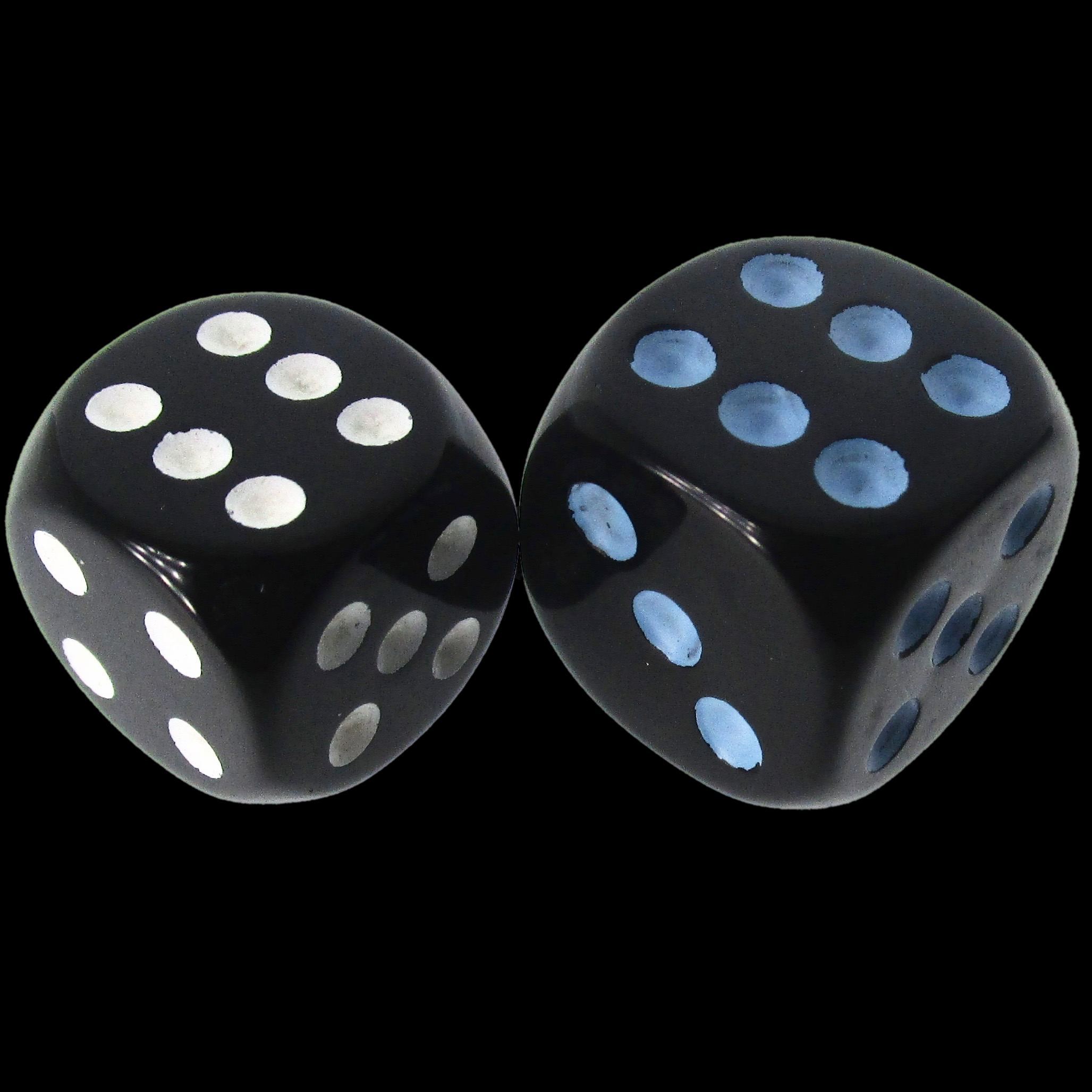 HALF PRICE CLEARANCE Role 4 Initiative Opaque Black & Blue 18mm D6 Spot Dice