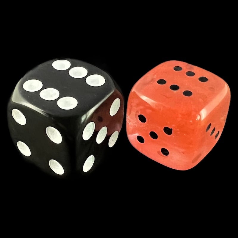 TDSO Gemstone Quartz Strawberry & Black 15mm Rounded D6 Spot Dice