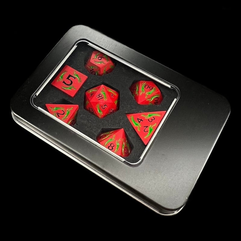 TDSO Metal Dagger Red & Green with Black 7 Dice Polyset